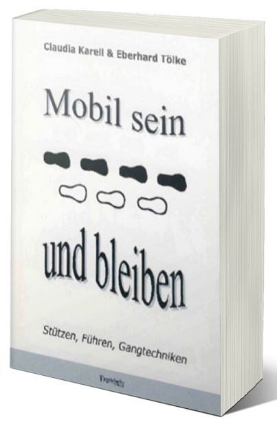 Das Bild zeigt das Buchcover mit schwarz weißen Fußabdrücken in der Mitte und darum der Titel: Mobil sein und bleiben von Claudia Karell und Eberhard Tölke.