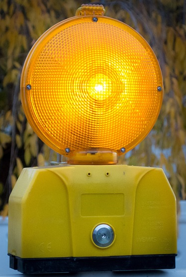 Bild 6: eingeschaltete Warnleuchte mit gelbem Dauerlicht 